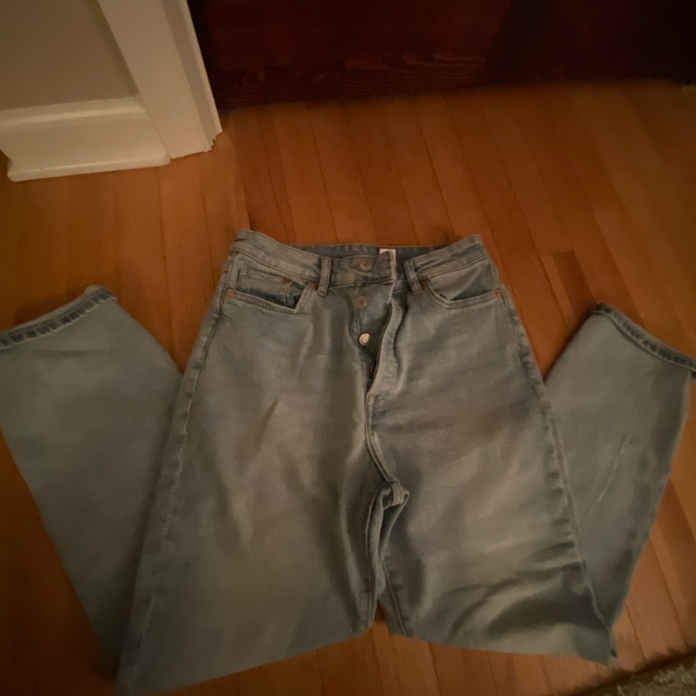 H & M light wash mom jeans in great condition